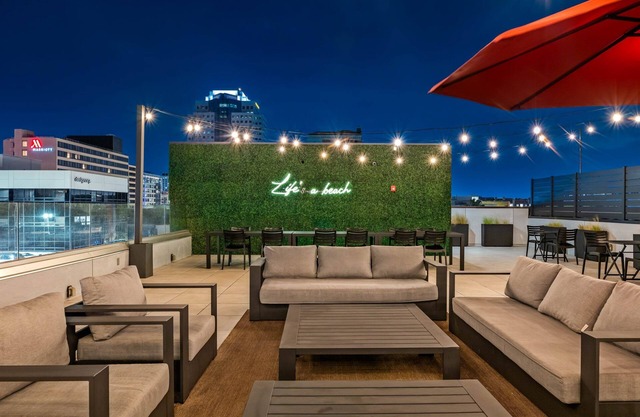 Hotel Mai Downtown Long Beach