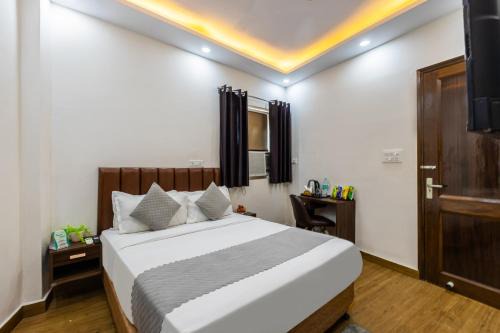 Hotel Mannat Green Near Naraina Vihar Metro Station