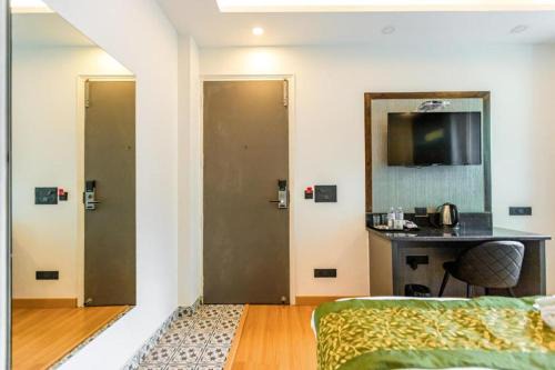 Hotel Mayur C R Park - Greater Kailash New Delhi