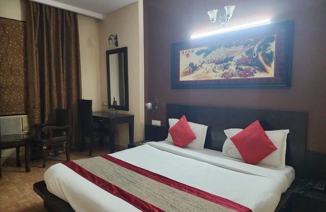 Hotel Mid Town with AC, WiFi in New Delhi