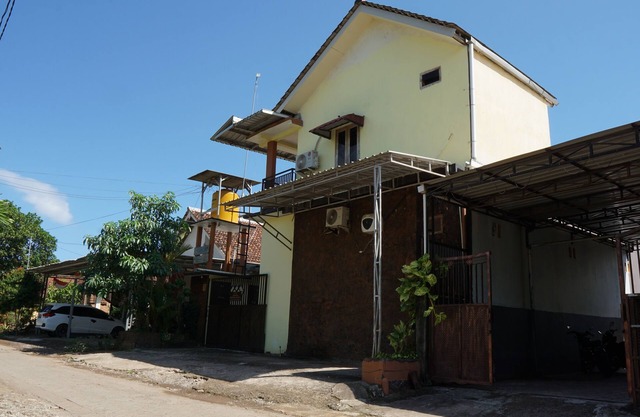 Hotel O Coconut Island Homestay & ResortNearPantai Pulau Merah