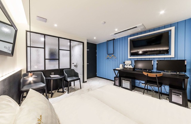 Hotel Plum