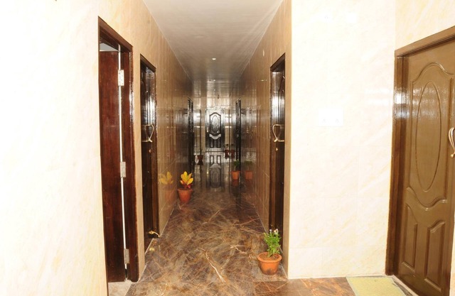 Hotel Rathnavel Towers