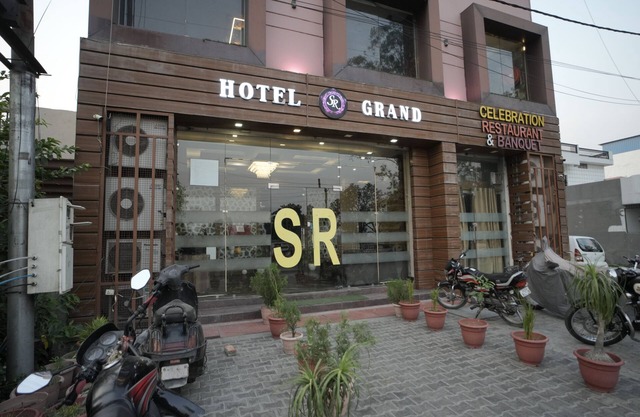 HOTEL S R GRAND