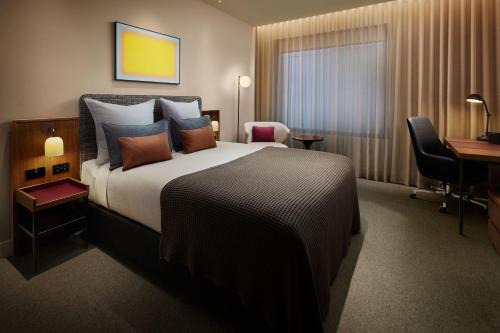 Hotel Sapphire Dx 1 Minutes Walking Distance From New Delhi Railway Station