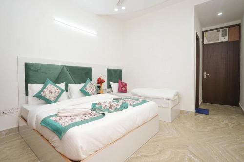Hotel Sarthi Guest House In Jangpura Bhogal Near Nizamuddin Railway Station