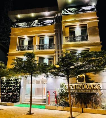 Hotel Seven Oaks