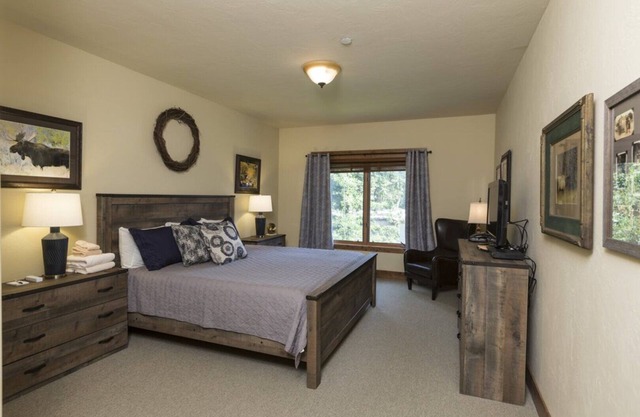 Hotel Style Room Near Slopes