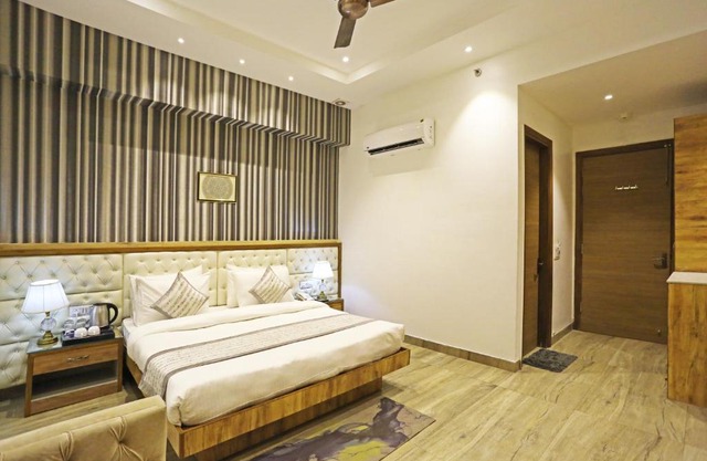 hotel The Paradise and Banquet Near Max Hospital