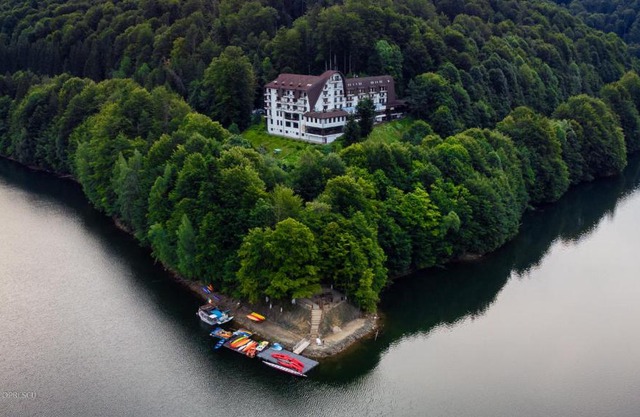 Hotel Valea cu Pesti