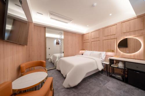 HotelInsta Main Branch