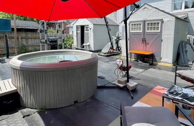 Hottub/Pool Table Getaway