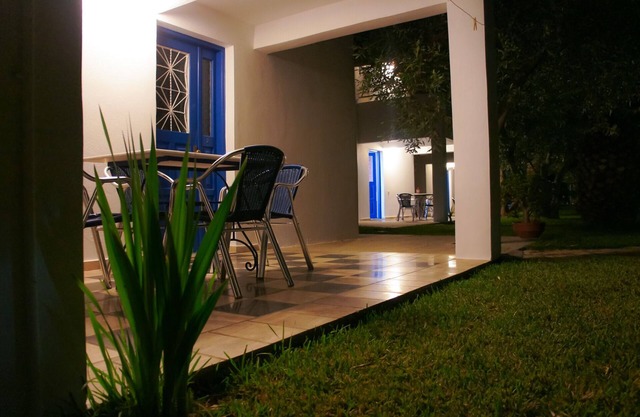 Houdis Houses - Summer Holiday House in Beautiful outdoor space with pool