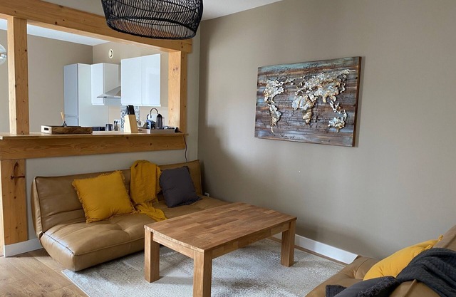 House 10 minutes from the beach sleeps 6
