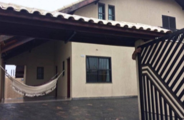 House 150 meters from the beach, with security 24 hrs, pool and all infrastructure.
