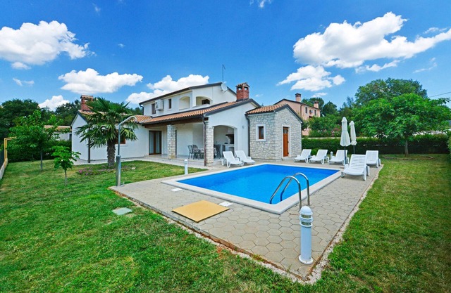 House 376/856 (Istria - Sveti Lovreč), 18000m from the beach