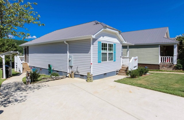 House #48 Tranquility Base (No Pets)