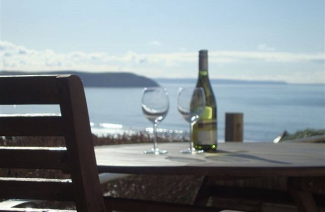 House above the beach sleeps 4 with private parking
