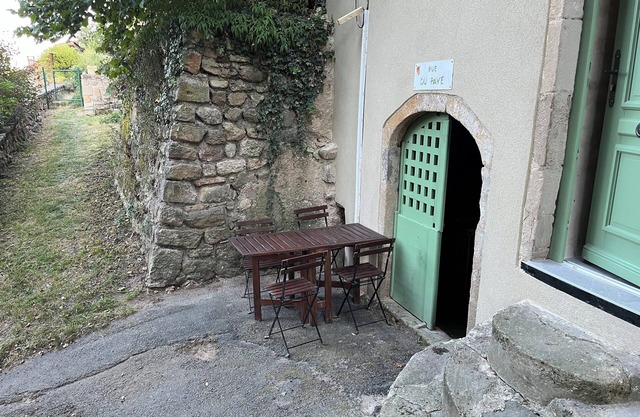 House at the foot of the castle + private parking