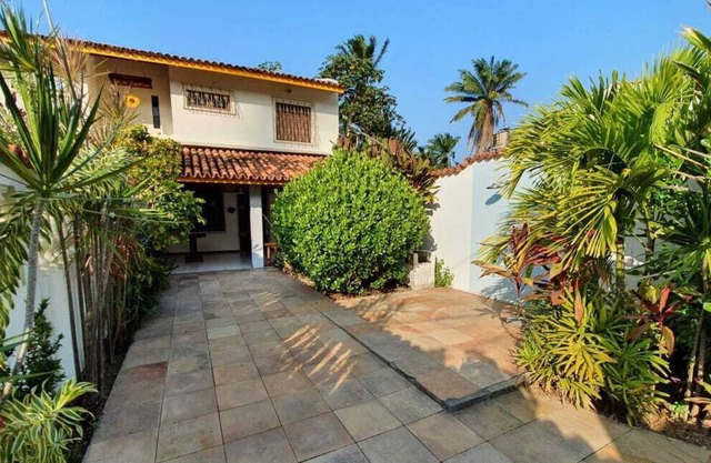 House (B) 3/4 100m from the beach, garage, suite, patio in the center of Itaparica