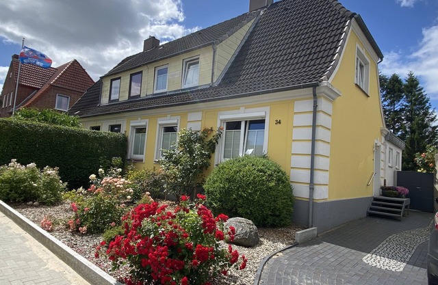 House between the seas in Schleswig, quiet and central, large garden
