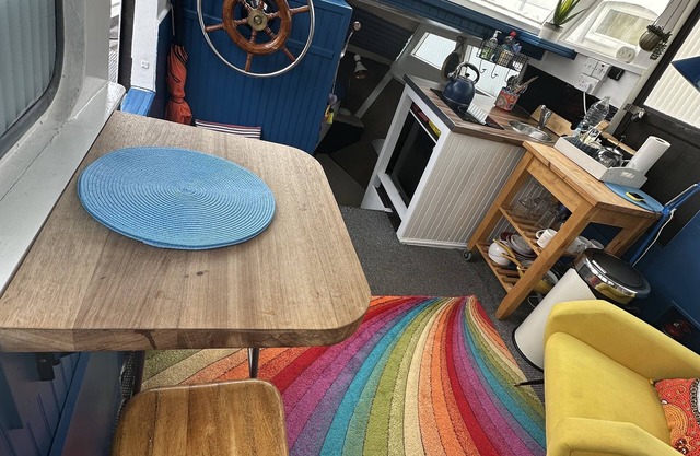 House Boat Experience! Cozy hip Place With an Amazing View of the River Thames