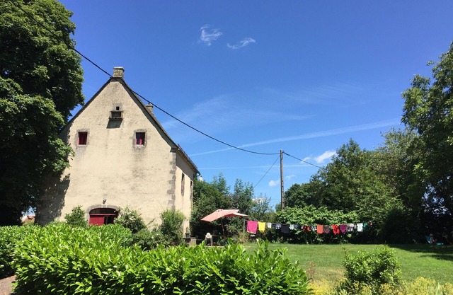 House Chazelles in a park with swimming pool, next to the Castle.