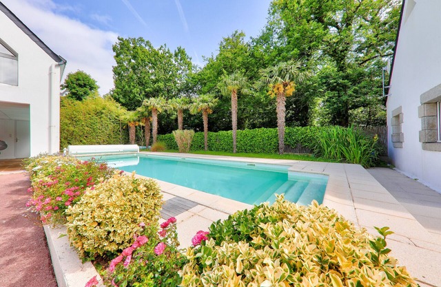 House for 8 with pool 500m from the beach