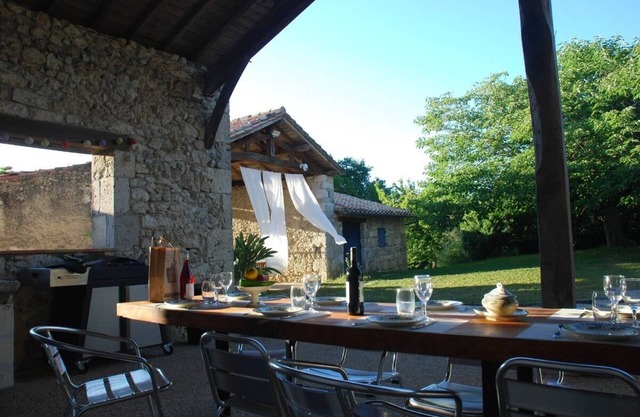 house classified * with private swimming pool on 2 hectares with view