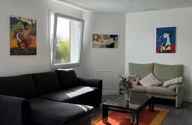 House ground floor direct access pool and garden Quiet, all amenities nearby