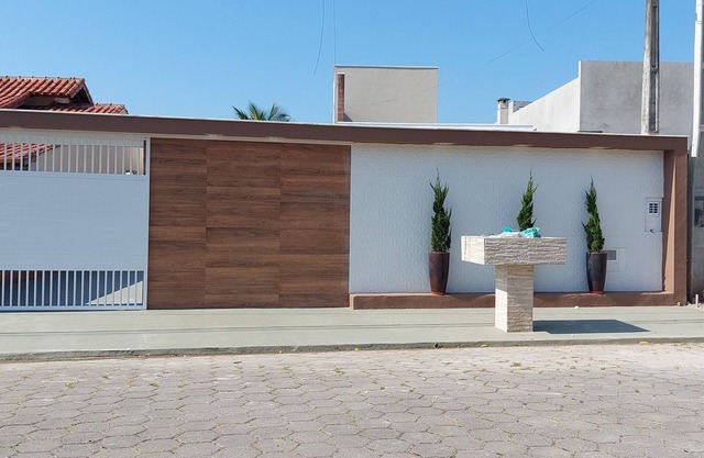 House in Caraguatatuba, Cond. Closed, with swimming pool