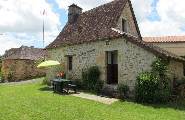 House in Hautefort with A/C, free bikes, pets allowed