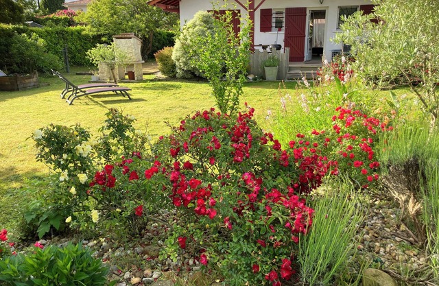 HOUSE IN LA TESTE DE BUCH WITH LARGE GARDEN, TWO WIFI BIKES.