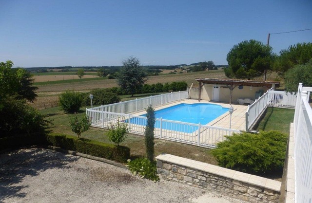 House in Monségur with Panoramic Views