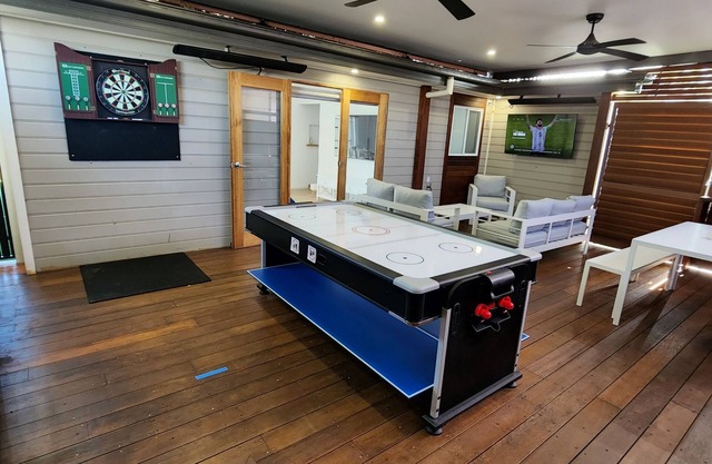 House in Noraville. Games deck, mini putt putt. Family friendly