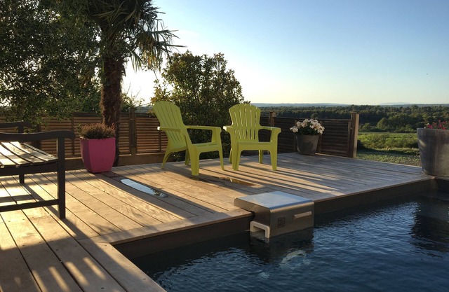 House in Provencal village, 10 minutes from Aix, superb countryside views