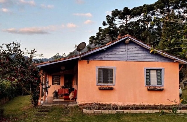 HOUSE IN THE MOUNTAINS, 500 METERS FROM PEDRA DO BAÚ.