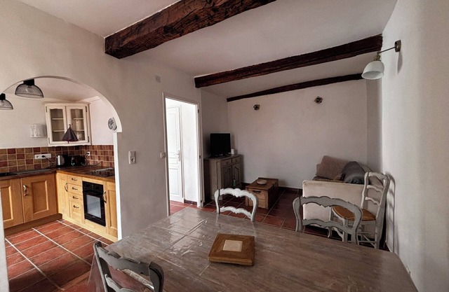 House in the heart of the village! Close to all shops and activities!