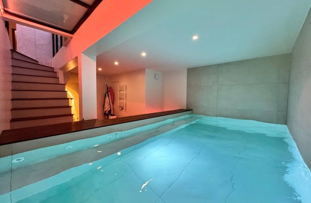 House in the Heart of Versailles, Indoor Pool, Private Cinema, Gym