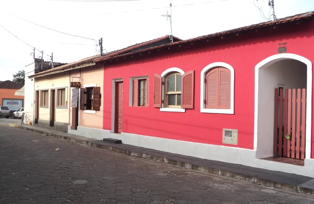 House located in the historic center of Cananeia.