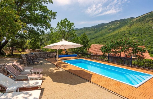 House Mirjana with pool by Villas Guide