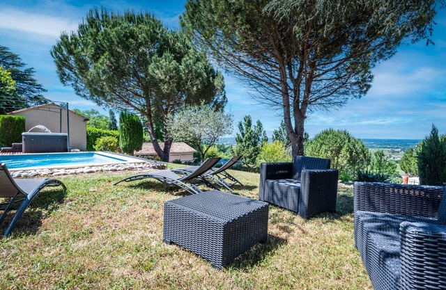 House Monbazillac, exceptional view with swimming pool 2 - 4 persons