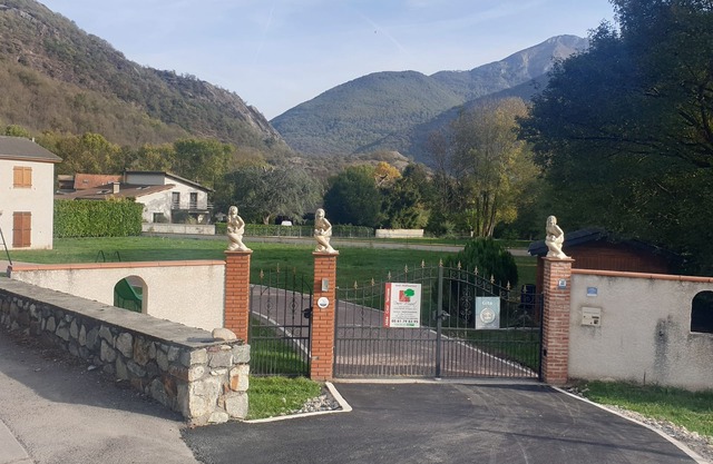 House of 100 m2 on a 2500 m2 fenced