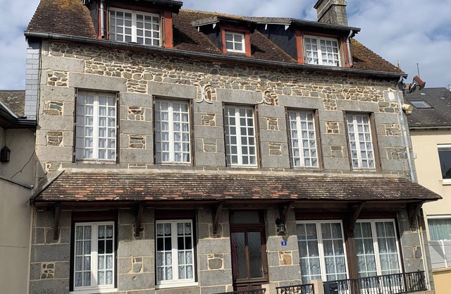 HOUSE OF CHARACTER in NORMANDY 4 BEDROOMS 9 persons