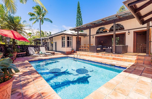 House of Paddles, POOL, Ocean close in Keaau, Hawaii, near Hilo