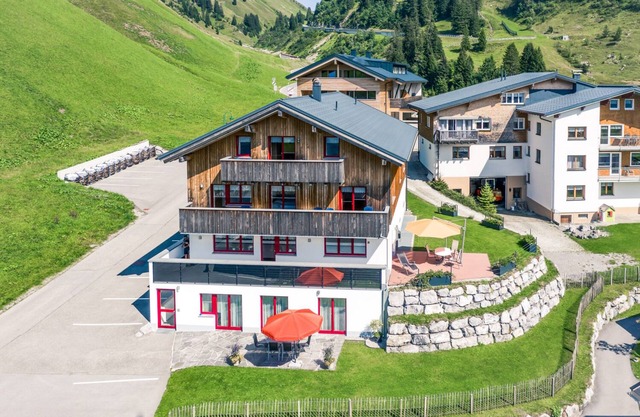 House Rothorn, Apartment Höfer for 8 people with its own sun terrace