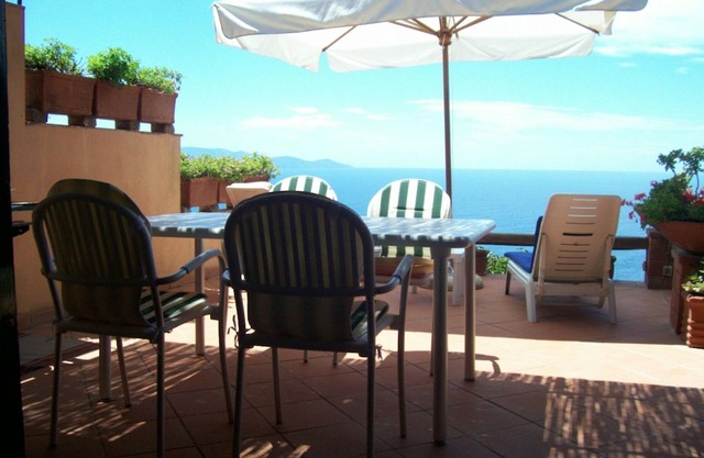 House seaview terrace, pool, solarium, priv beach inclusive ideal for 4 all incl