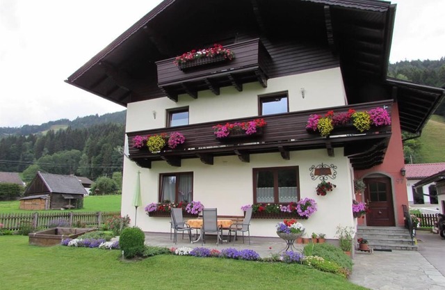 House Simair - App. Madelaine - App./1 bedroom + living room/bedroom/shower, bath, WC