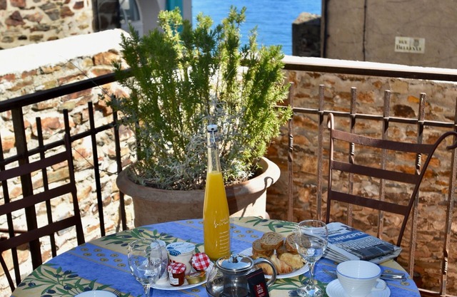 House T3 *, typical and quiet area, patio sea view, air conditioning, parking and wiFi