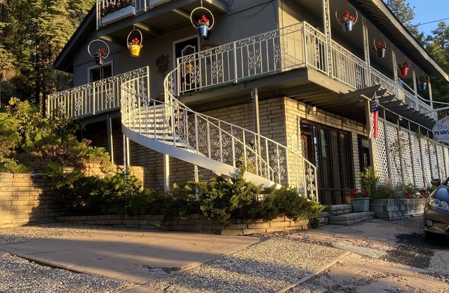 House with 6 rooms each with private bath across street from lake!